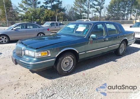 1996 Lincoln Town Car Executive z USA, uszkodzony, nr VIN 1LNLM81W6TY717183